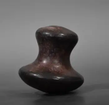 Култура Хуншань архаизирует черен железен метеорит скулптура масажор статуя